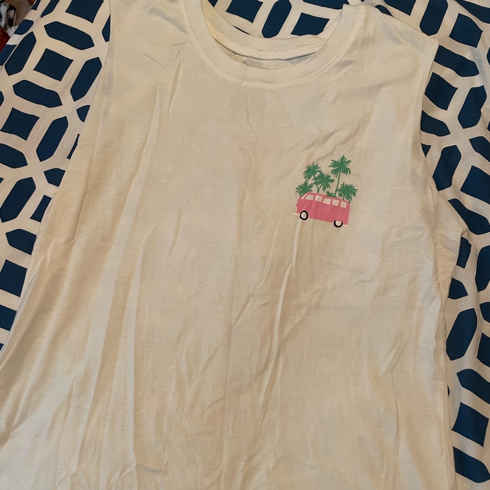 Zoe & Liv Sz L muscle tank. Women’s white muscle shirt